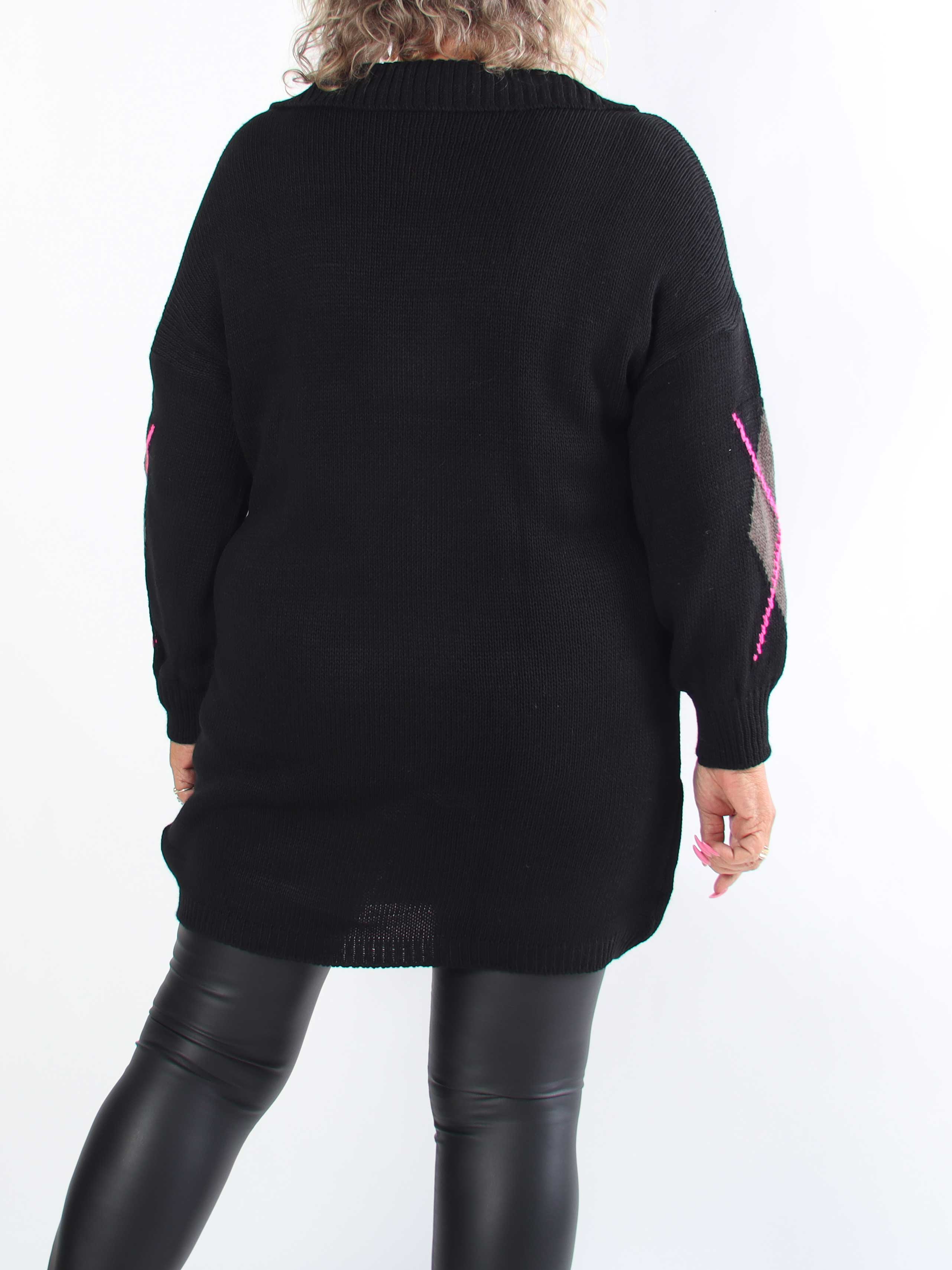 Octavia - Plus size strikkjole med klassisk krave og motiver på front og ærmer